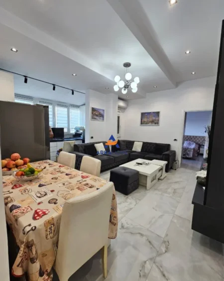 Tirane, jepet me qera apartament 1+1+Ballkon Kati 6, 75 m² 550 € (RRUGA RRAPO HEKALI,KODRA E DIELLIT)