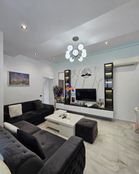 Tirane, jepet me qera apartament 1+1+Ballkon Kati 6, 75 m² 600 € (RRUGA RRAPO HEKALI,KODRA E DIELLIT)