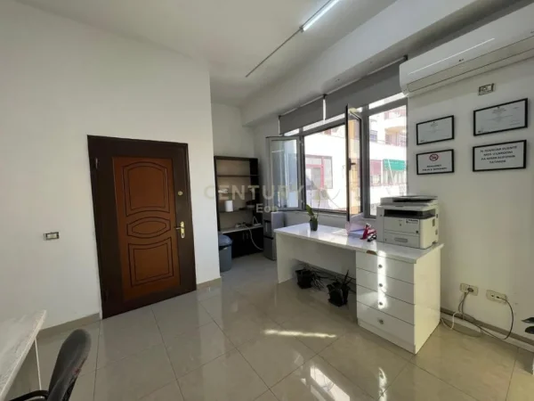Durres, shitet ambjent biznesi Kati 1, 71 m² 100.000 € (Qender , Durres)