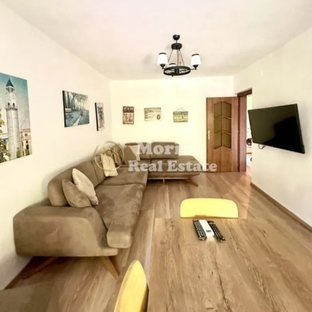 Tirane, jepet me qera apartament 1+1 Kati 5, 65 m² 500 € (Zogu Zi)