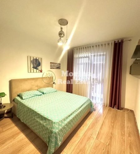 Tirane, jepet me qera apartament 1+1 Kati 5, 65 m² 500 € (Zogu Zi)