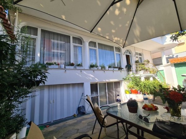 Tirane, jepet me qera Vile 3 Katshe Kati 3, 450 m² 2.500 € (Selvia)