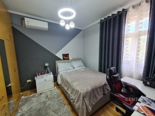 Tirane, jepet me qera Vile 3 Katshe Kati 3, 450 m² 2.500 € (Selvia)