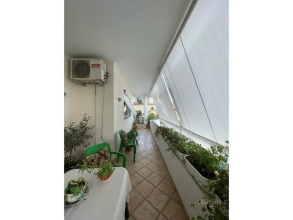 Tirane, jepet me qera Vile 3 Katshe Kati 3, 450 m² 2.500 € (Selvia)