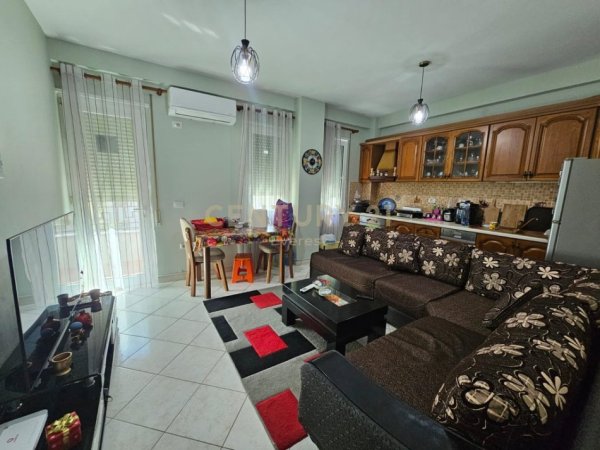 Tirane, shitet apartament 2+1+Aneks+Ballkon Kati 3, 93 m² 160.000 € (5 Maji)