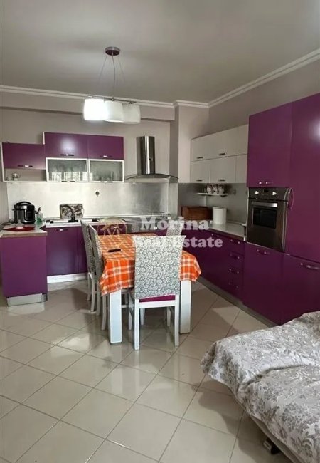 Tirane, jepet me qera apartament 2+1 Kati 3, 105 m² 450 € (Fresku)