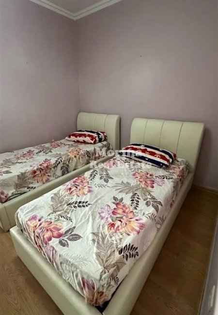 Tirane, jepet me qera apartament 2+1 Kati 3, 105 m² 450 € (Fresku)