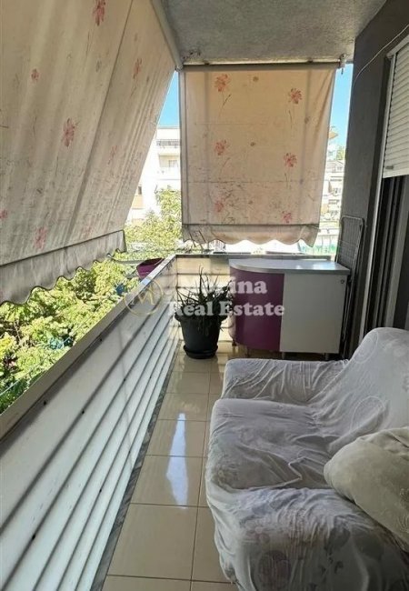 Tirane, jepet me qera apartament 2+1 Kati 3, 105 m² 450 € (Fresku)