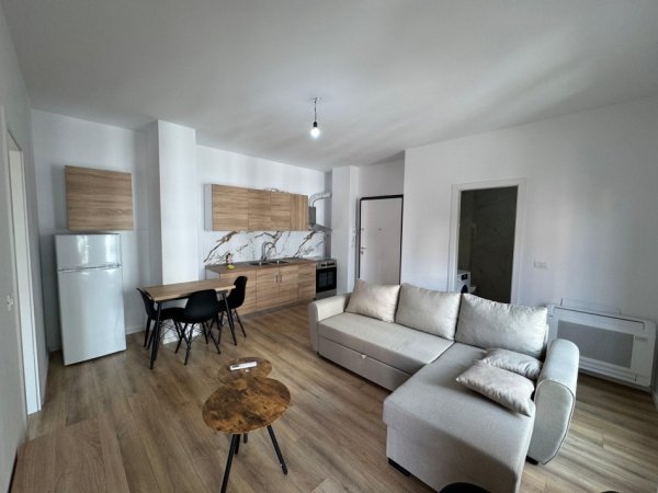 Tirane, jepet me qera apartament 1+1 Kati 3, 56 m² 650 € (Shkolla e kuqe)