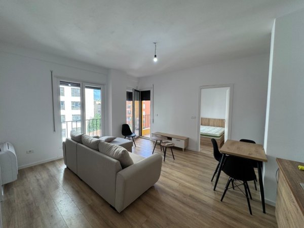 Tirane, jepet me qera apartament 1+1 Kati 3, 56 m² 650 € (Shkolla e kuqe)
