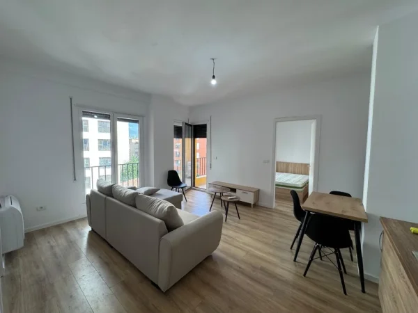Tirane, jepet me qera apartament 1+1 Kati 3, 56 m² 650 € (Shkolla e kuqe)