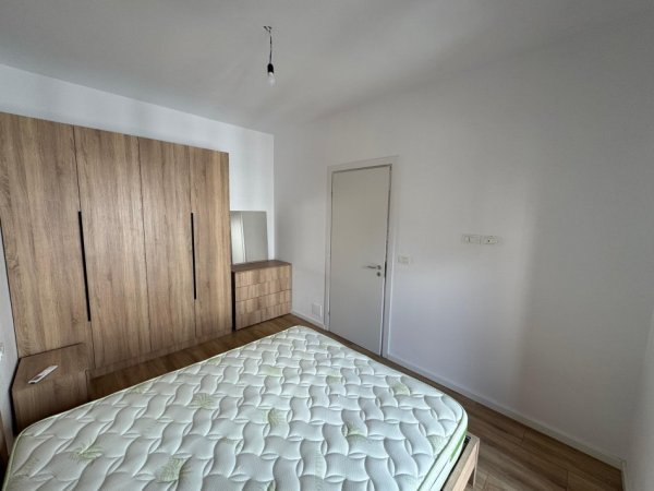 Tirane, jepet me qera apartament 1+1 Kati 3, 56 m² 650 € (Shkolla e kuqe)
