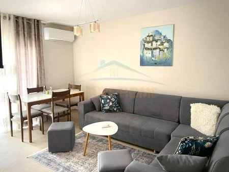 Tirane, jepet me qera apartament 3+1 Kati 5, 80 m² 690 € 