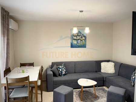 Tirane, jepet me qera apartament 3+1 Kati 5, 80 m² 690 € 
