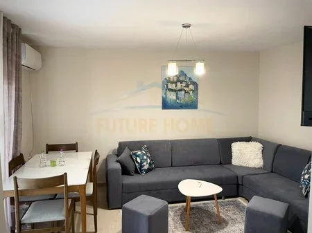 Tirane, jepet me qera apartament 3+1 Kati 5, 80 m² 690 € 