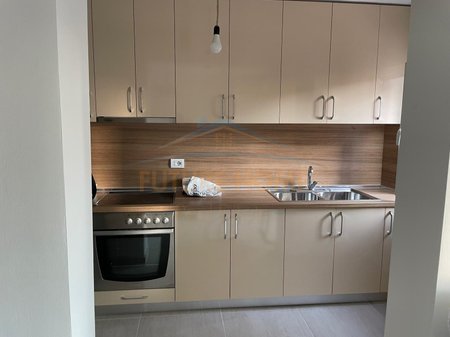 Tirane, jepet me qera apartament 3+1 Kati 5, 80 m² 690 € 