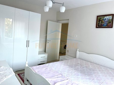 Tirane, jepet me qera apartament 3+1 Kati 5, 80 m² 690 € 