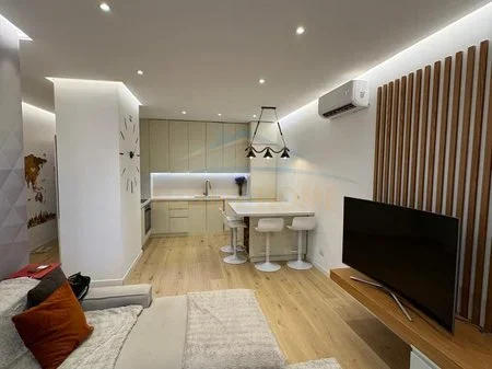 Tirane, jepet me qera apartament 2+1 Kati 5, 75 m² 700 € 