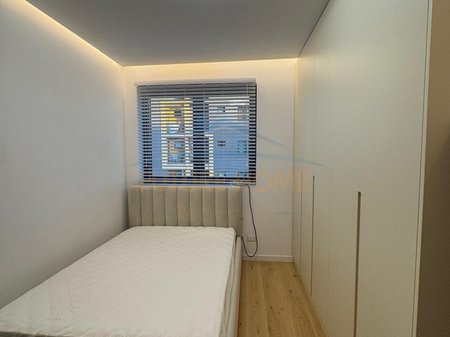 Tirane, jepet me qera apartament 2+1 Kati 5, 75 m² 700 € 