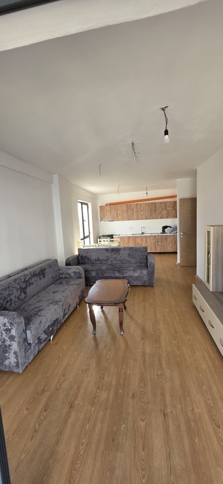 Tirane, jepet me qera apartament 3+1+Ballkon Kati 3, 95 m² 450 € (Pranë Shkollës 9-Vjeçare Ardian Klosi, Rruga Sabaudin Bekteshi, në Fund të 5 Majit Tiranë)