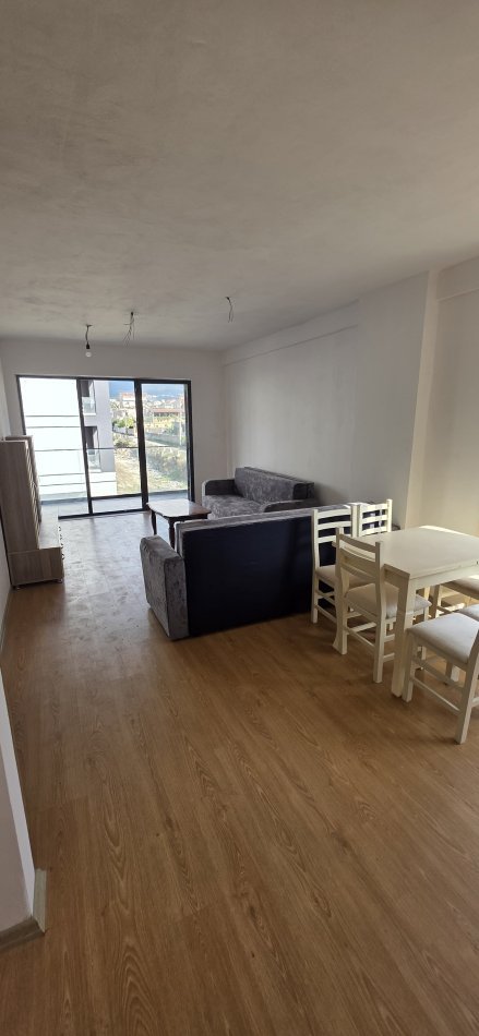 Tirane, jepet me qera apartament 3+1+Ballkon Kati 3, 95 m² 450 € (Pranë Shkollës 9-Vjeçare Ardian Klosi, Rruga Sabaudin Bekteshi, në Fund të 5 Majit Tiranë)