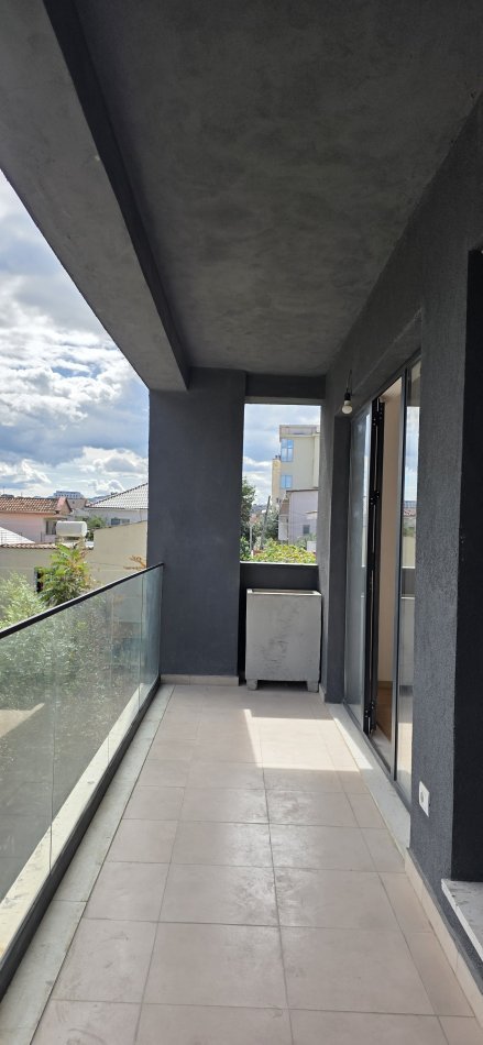 Tirane, jepet me qera apartament 3+1+Ballkon Kati 3, 95 m² 450 € (Pranë Shkollës 9-Vjeçare Ardian Klosi, Rruga Sabaudin Bekteshi, në Fund të 5 Majit Tiranë)