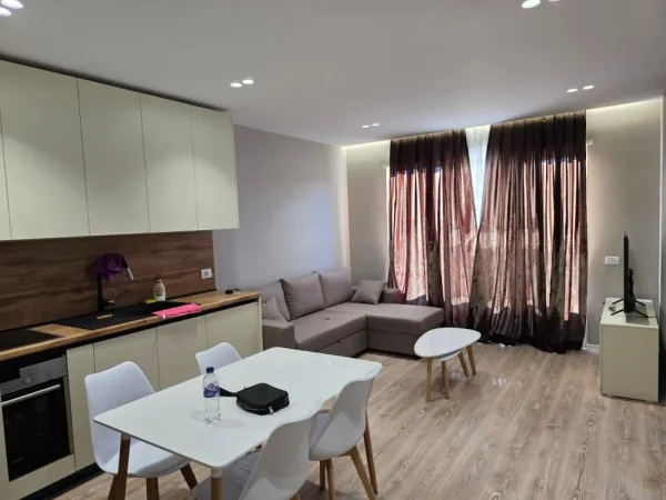 Tirane, jepet me qera apartament 2+1 Kati 5, 500 € 
