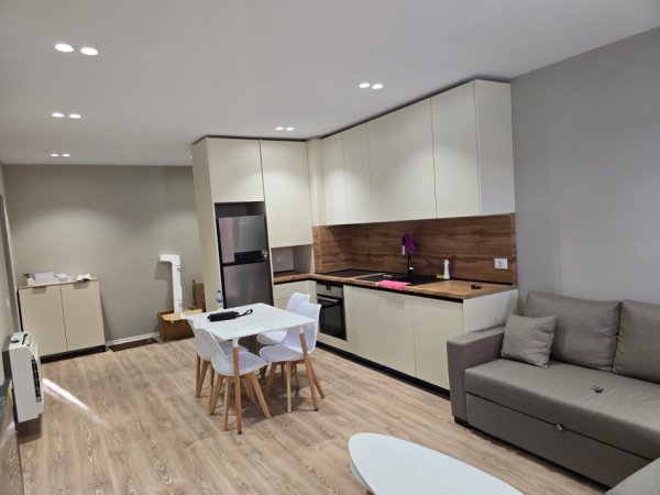 Tirane, jepet me qera apartament 2+1 Kati 5, 500 € 