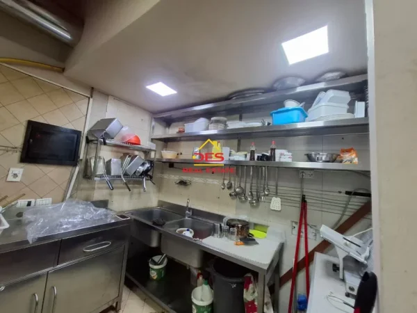 Vlore, jepet me qera bar-resorant Kati 0, 1.000 € (Rruga Dush Strati)