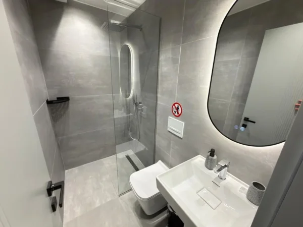 Tirane, shitet apartament 1+1 Kati 5, 107 m² 268.000 € (Mine peza)