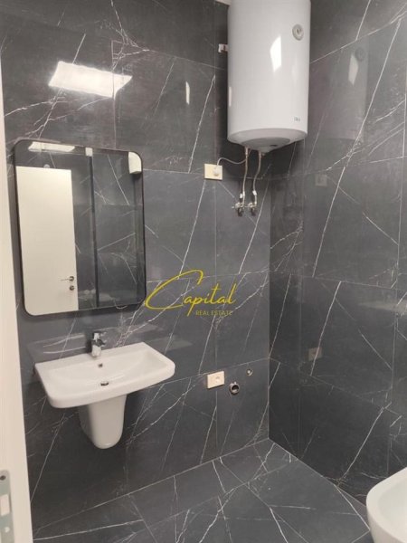 Tirane, jepet me qera Zyre Kati 6, 75 m² 550 € ( Mine Peza )