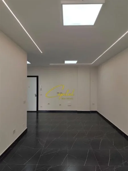 Tirane, jepet me qera Zyre Kati 6, 75 m² 550 € ( Mine Peza )