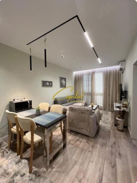 Tirane, jepet me qera apartament 1+1 Kati 10, 70 m² 970 € (QENDER)