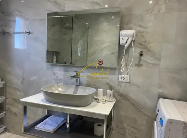 Tirane, jepet me qera apartament 1+1 Kati 10, 70 m² 970 € (QENDER)