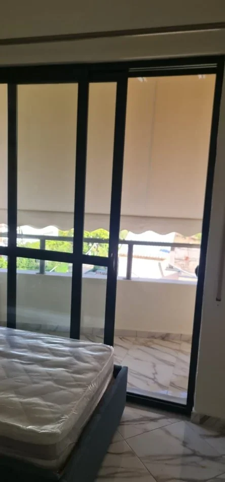Tirane, jepet me qera apartament 2+1 Kati 4, 80 m² 400 € (Casa Italia)