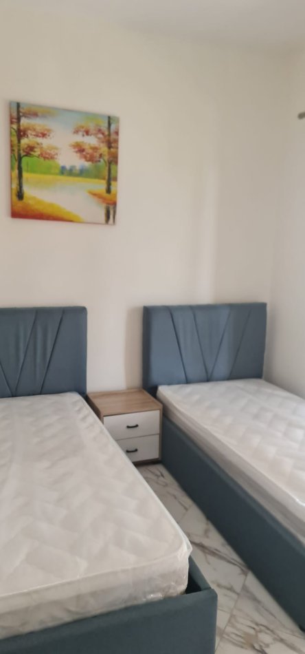 Tirane, jepet me qera apartament 2+1 Kati 4, 80 m² 400 € (Casa Italia)