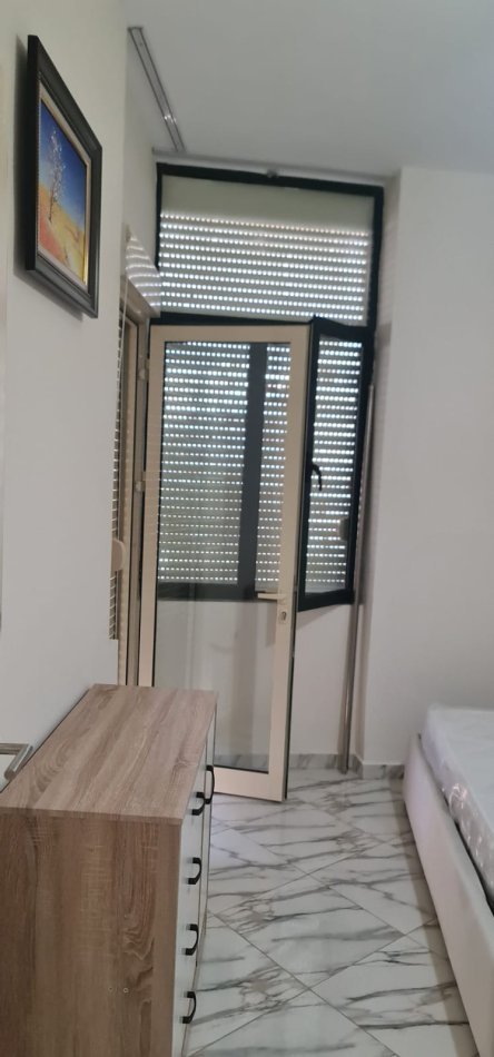 Tirane, jepet me qera apartament 2+1 Kati 4, 80 m² 400 € (Casa Italia)