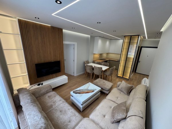 Tirane, jepet me qera apartament 3+1 Kati 6, 120 m² 650 € (Univers City)
