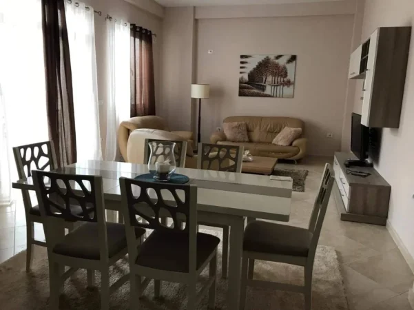 Tirane, jepet me qera apartament 1+1+Ballkon Kati 1, 65 m² 370 € (Fresk , rruga muhamed deliu , te pika e gazit)