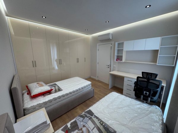 Tirane, jepet me qera apartament 3+1 Kati 6, 120 m² 650 € (Univers City)