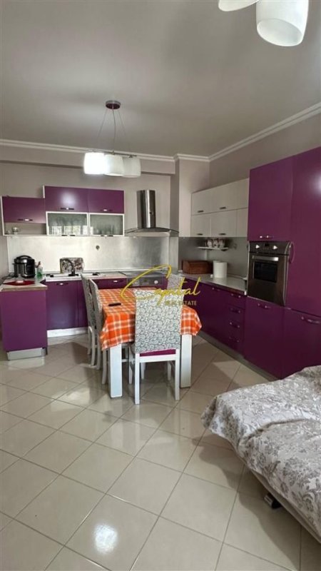 Tirane, jepet me qera apartament 2+1 Kati 3, 102 m² 450 € (FRESKU)
