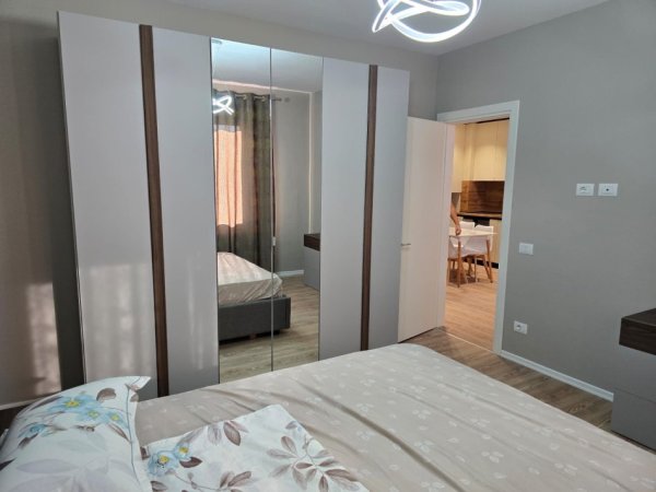 Tirane, jepet me qera apartament 2+1 Kati 5, 89 m² 500 € (Univers city)