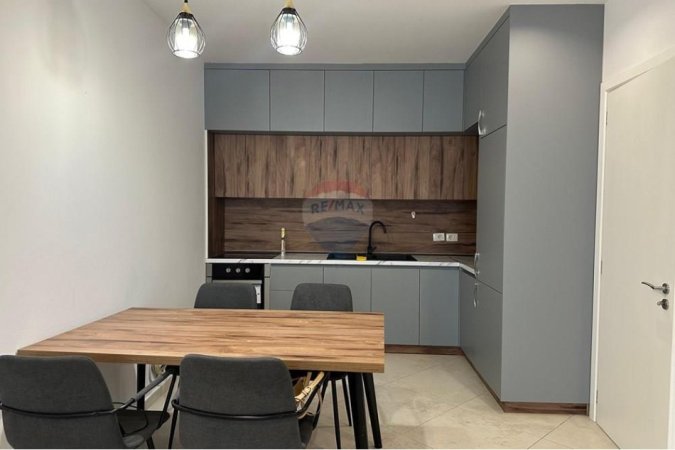 Tirane, jepet me qera 2+1+Ballkon , 550 €