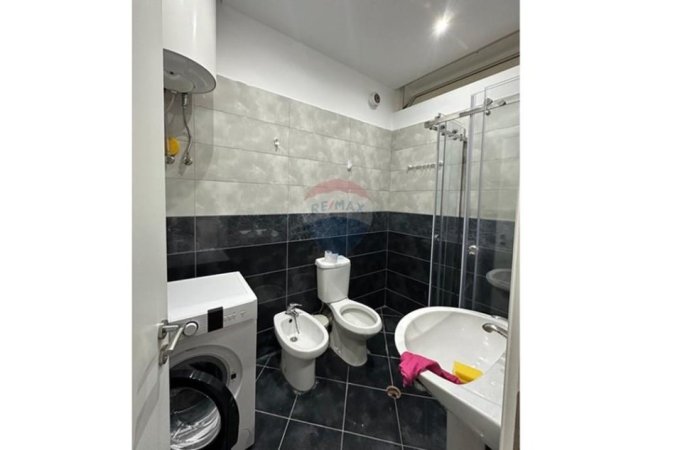 Tirane, jepet me qera 2+1+Ballkon , 550 €