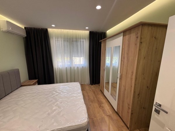 Tirane, jepet me qera apartament 2+1+Ballkon Kati 3, 80 m² 700 € (Rruga muhamet gjollesha , 21 dhjetori . prane mondialit)