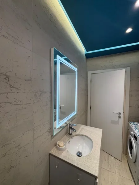 Tirane, jepet me qera apartament 2+1+Ballkon Kati 3, 80 m² 700 € (Rruga muhamet gjollesha , 21 dhjetori . prane mondialit)