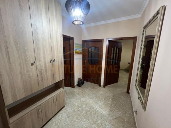 Tirane, jepet me qera apartament 2+1 Kati 1, 87 m² 500 € (Laprake prane Kupoles)