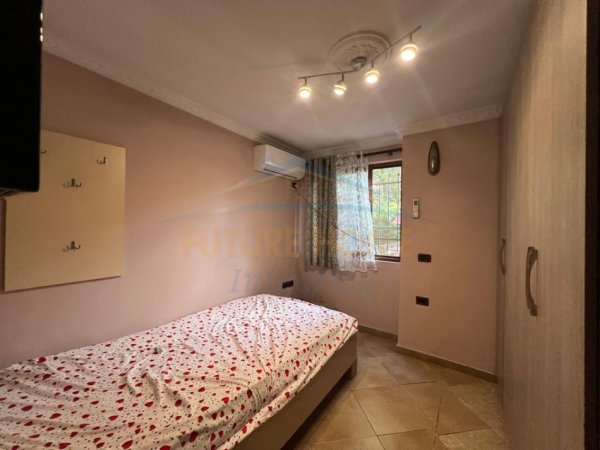 Tirane, jepet me qera apartament 2+1 Kati 1, 87 m² 500 € (Laprake prane Kupoles)