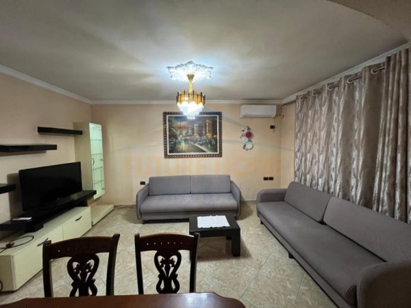 Tirane, jepet me qera apartament 2+1 Kati 1, 87 m² 500 € (Laprake prane Kupoles)