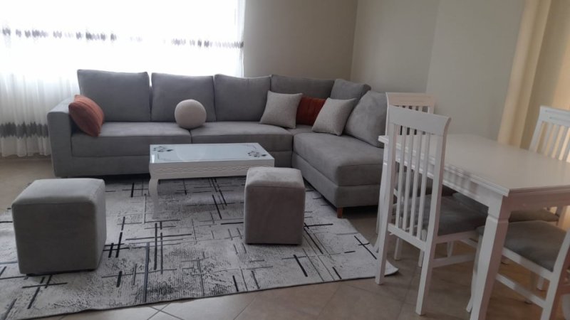 Tirane, jepet me qera apartament 2+1+Ballkon Kati 4, 100 m² 550 € (afer kompleksit jolla)